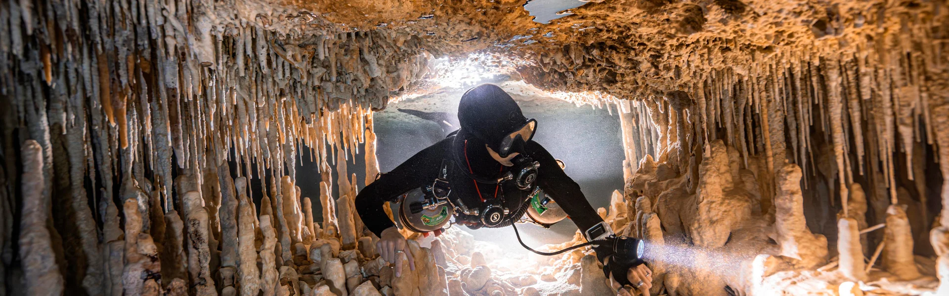 Buceo en cuevas de cenotes en México